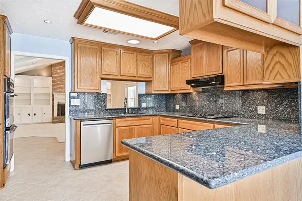 $560,000 | 803 Greenbriar Drive, Friendswood, TX 77546