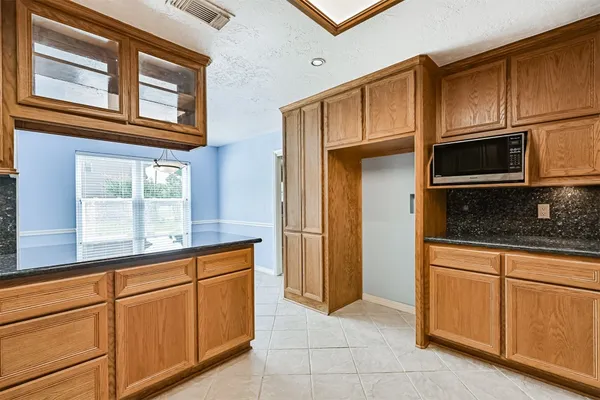 $560,000 | 803 Greenbriar Drive, Friendswood, TX 77546