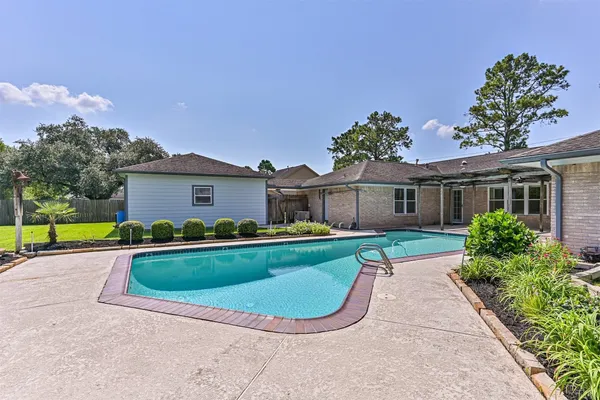 $560,000 | 803 Greenbriar Drive, Friendswood, TX 77546