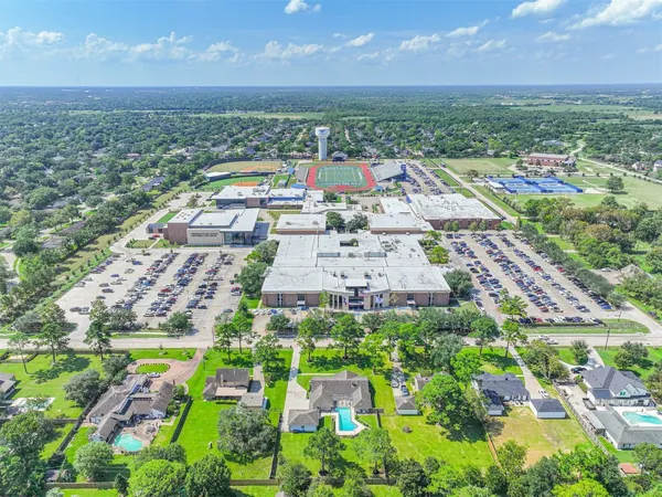 $560,000 | 803 Greenbriar Drive, Friendswood, TX 77546