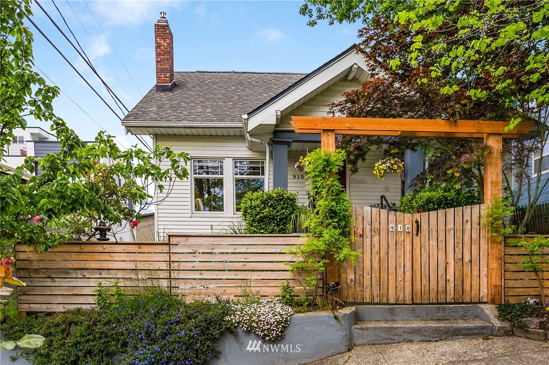 910 West Howe Street Seattle, WA 98119 - Photo 1 of 29 Gallery Image 1