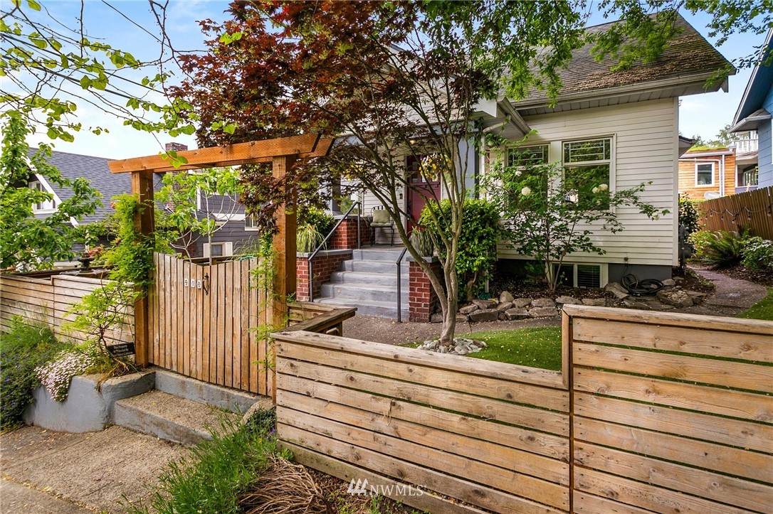 910 West Howe Street Seattle, WA 98119 - Photo 2 of 29 Gallery Image 2