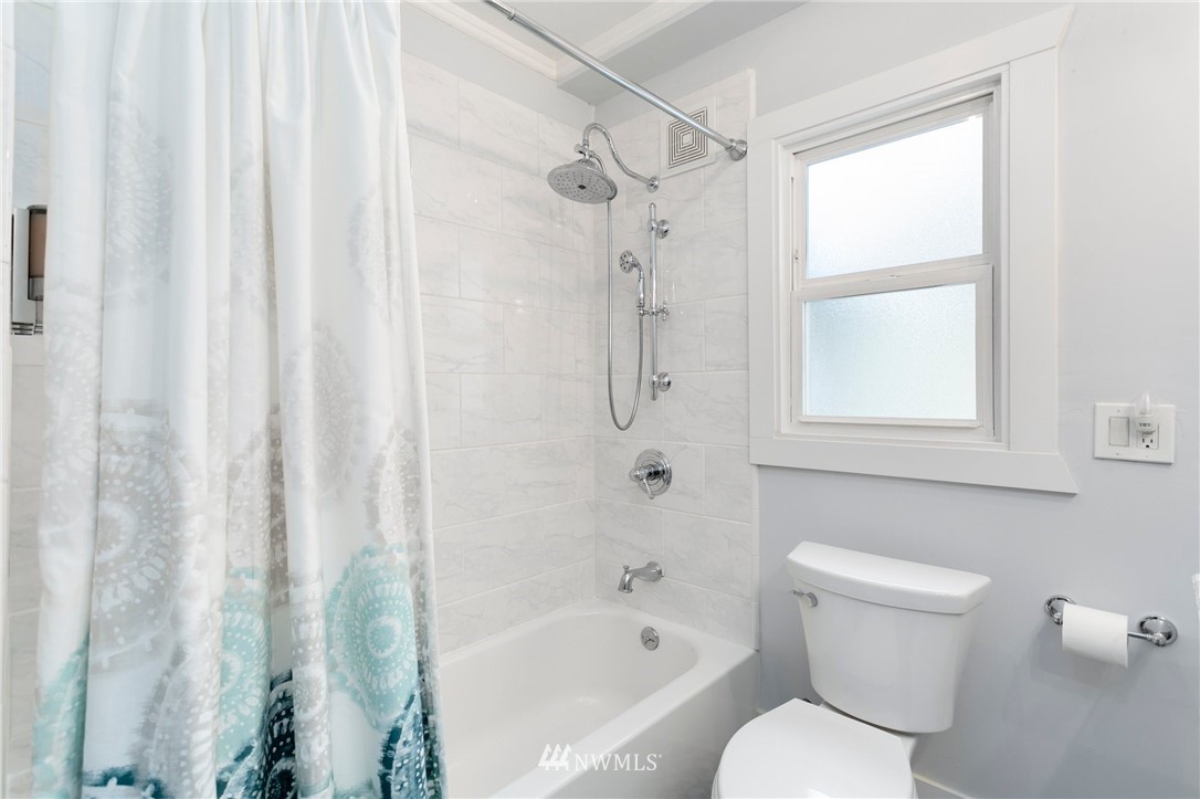 910 West Howe Street Seattle, WA 98119 - Photo 12 of 29 Gallery Image 12