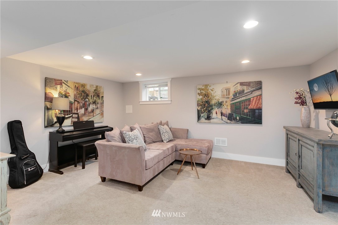 910 West Howe Street Seattle, WA 98119 - Photo 18 of 29 Gallery Image 18