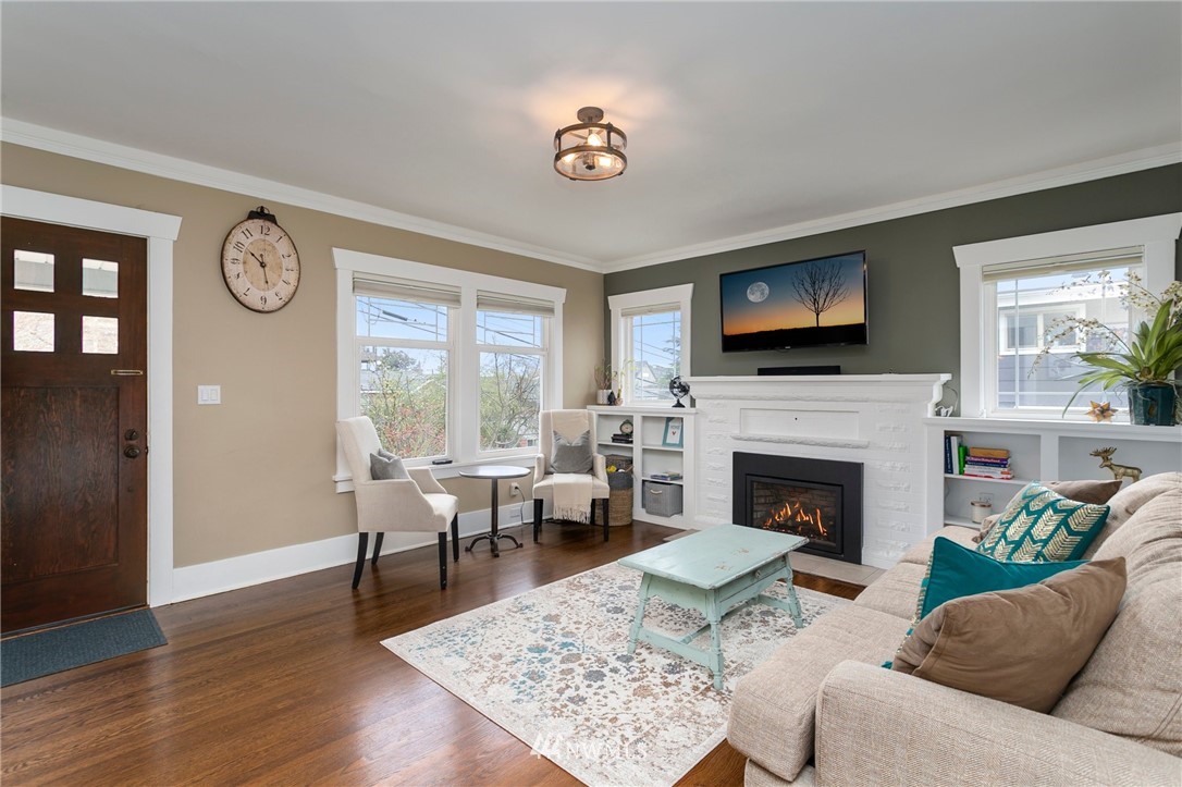 910 West Howe Street Seattle, WA 98119 - Photo 4 of 29 Gallery Image 4