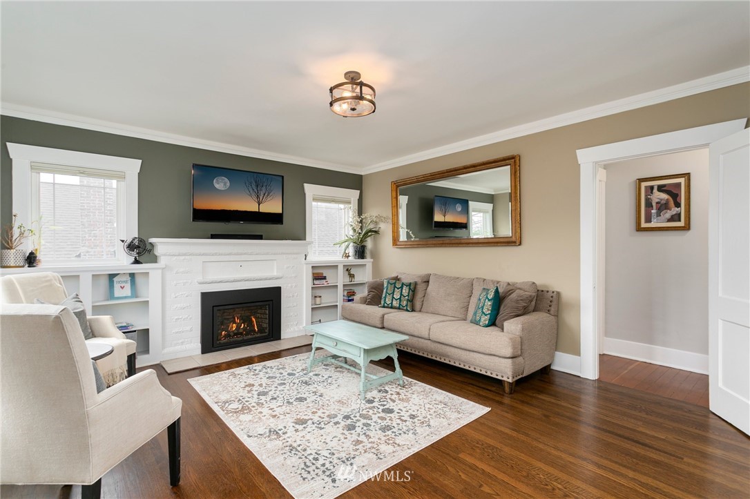 910 West Howe Street Seattle, WA 98119 - Photo 5 of 29 Gallery Image 5