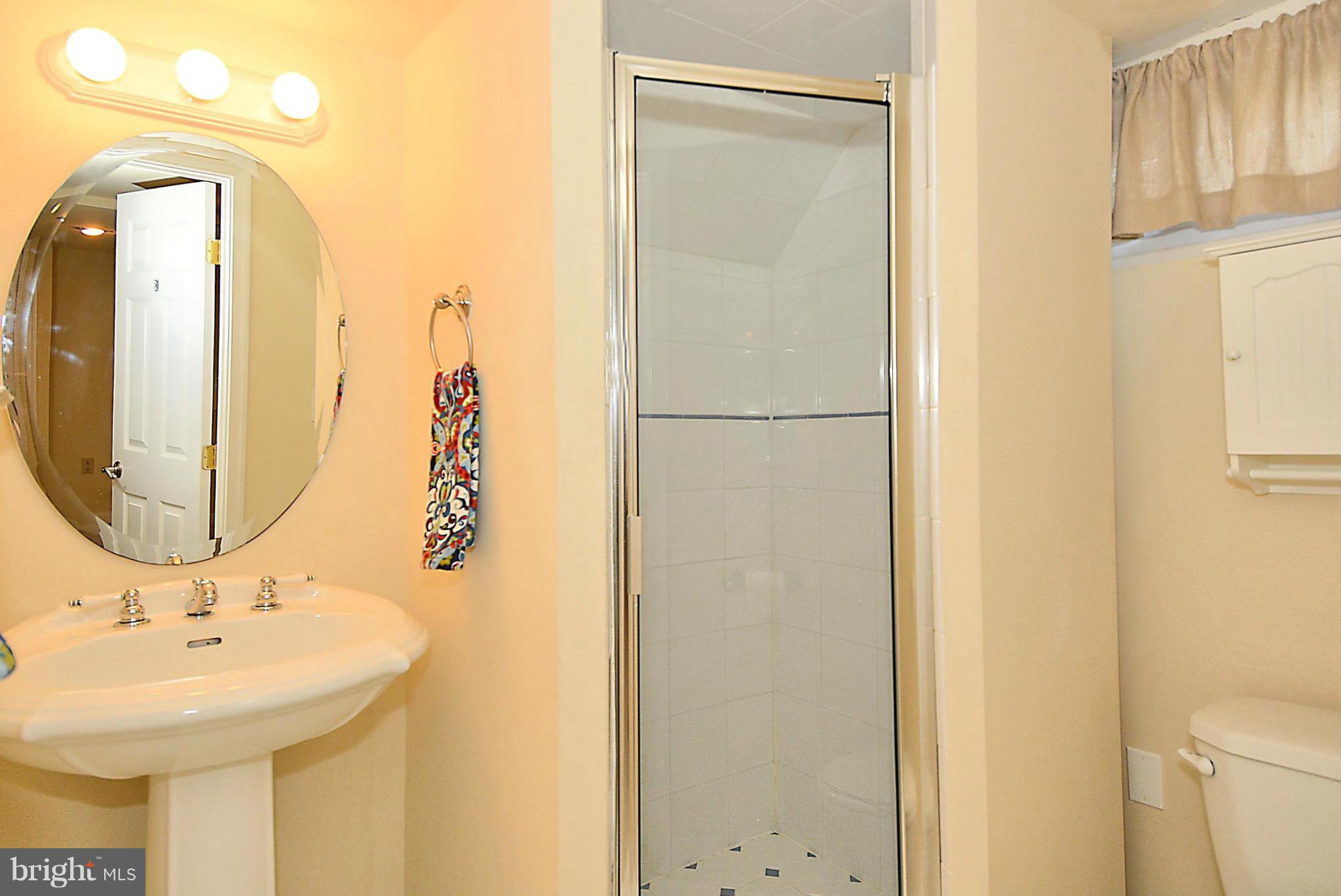 2115 Cascade Road Silver Spring, MD 20902 - Photo 18 of 24 Bath