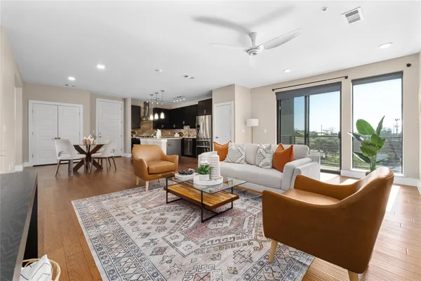 $3,400 | 1615 East 7th Street, Unit 402, Austin, TX 78702