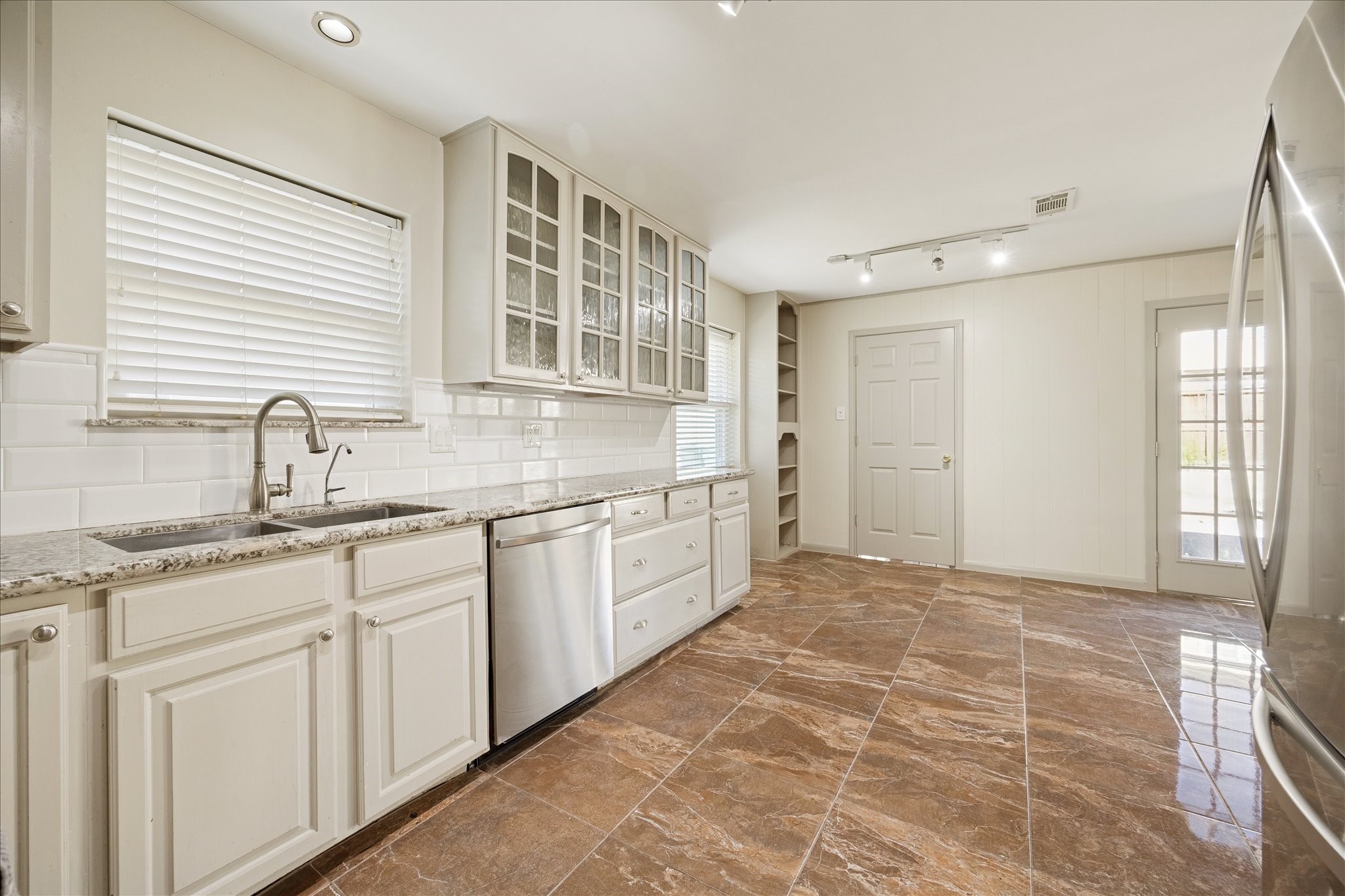 10718 Inwood Drive Houston, TX 77042 - Photo 3 of 20 Look at this beautifully updated kitchen providing lots of space for a breakfast setting, and easy access to the formal dining area, the utility room and garage, as well as the patio and backyard.
