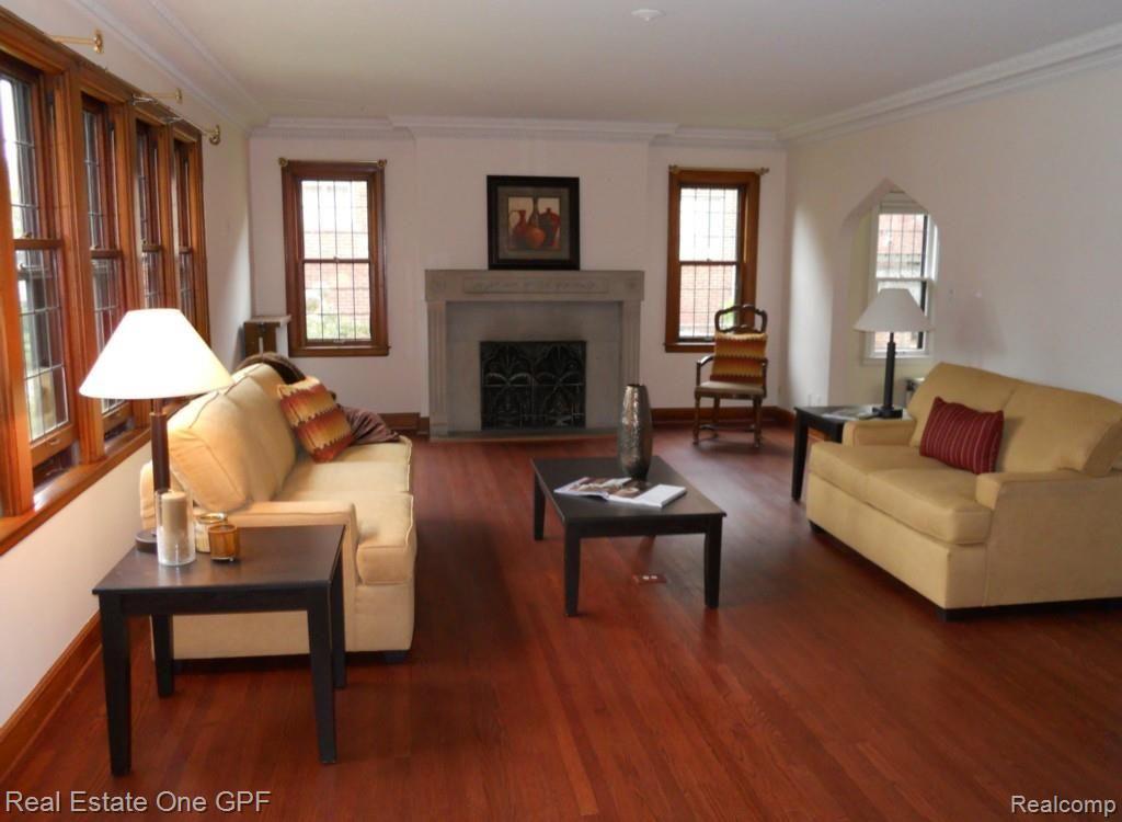 1027 Bedford Road Grosse Pointe, MI 48230 - Photo 3 of 31 3 DSCN2033.jpg