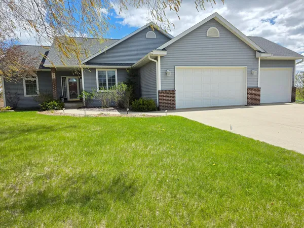 $495,000 | 505 4th Street Southeast, Plainview, MN 55964