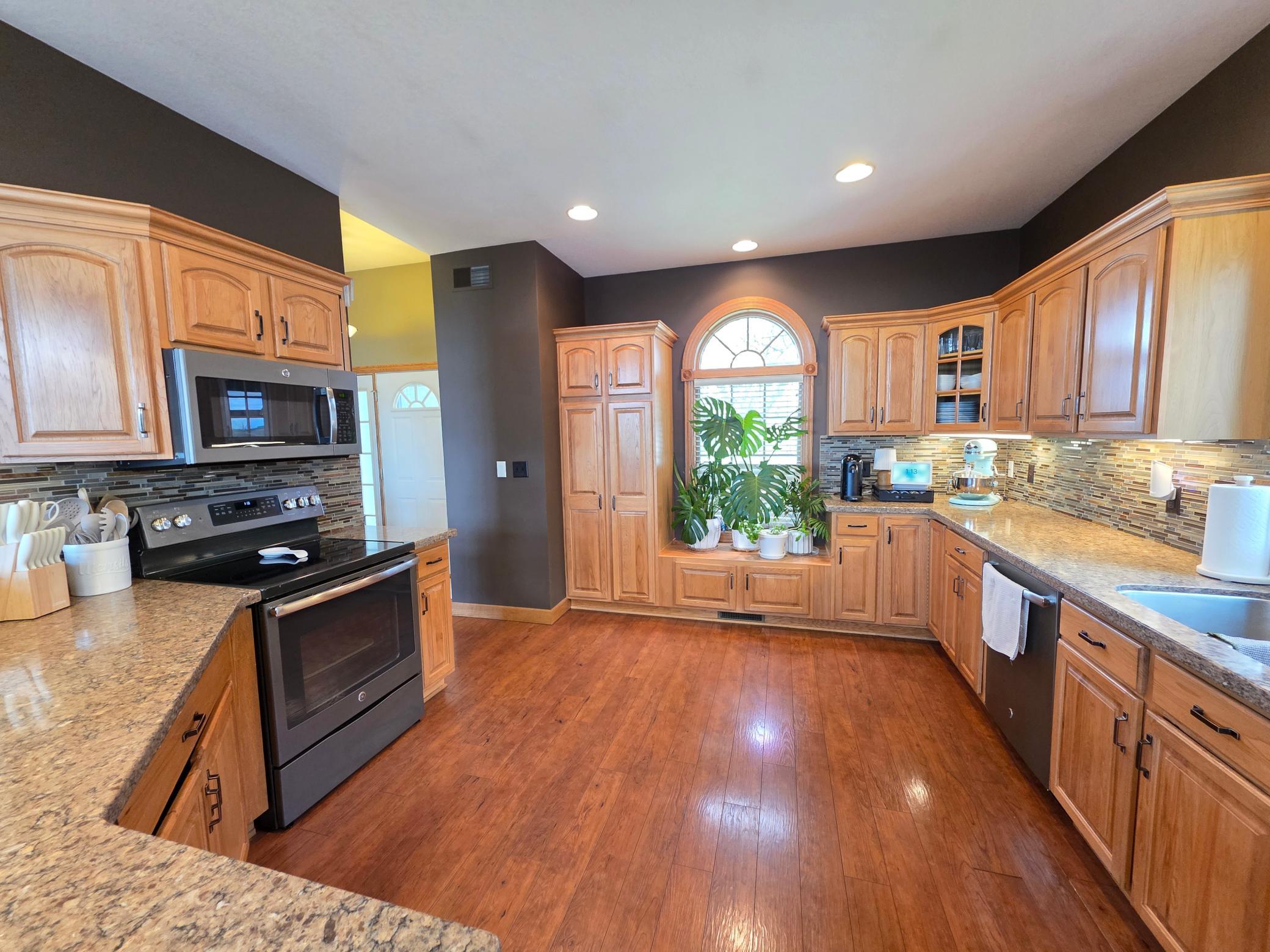 505 4th Street Southeast Plainview, MN 55964 - Photo 18 of 53