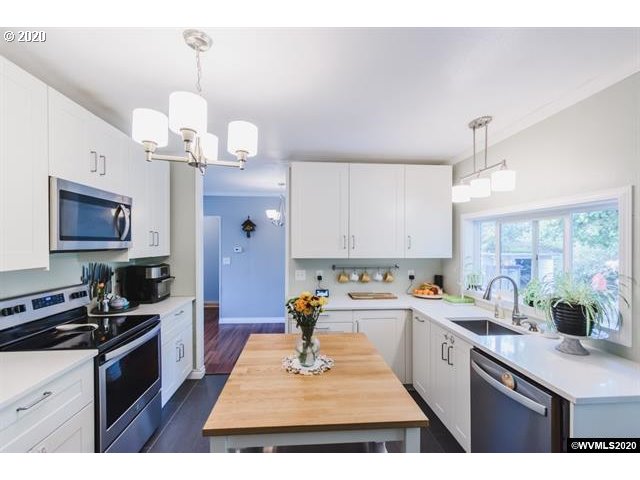 2040 Stoltz Hill Road Lebanon, OR 97355 - Photo 3 of 32 Gallery Image 3