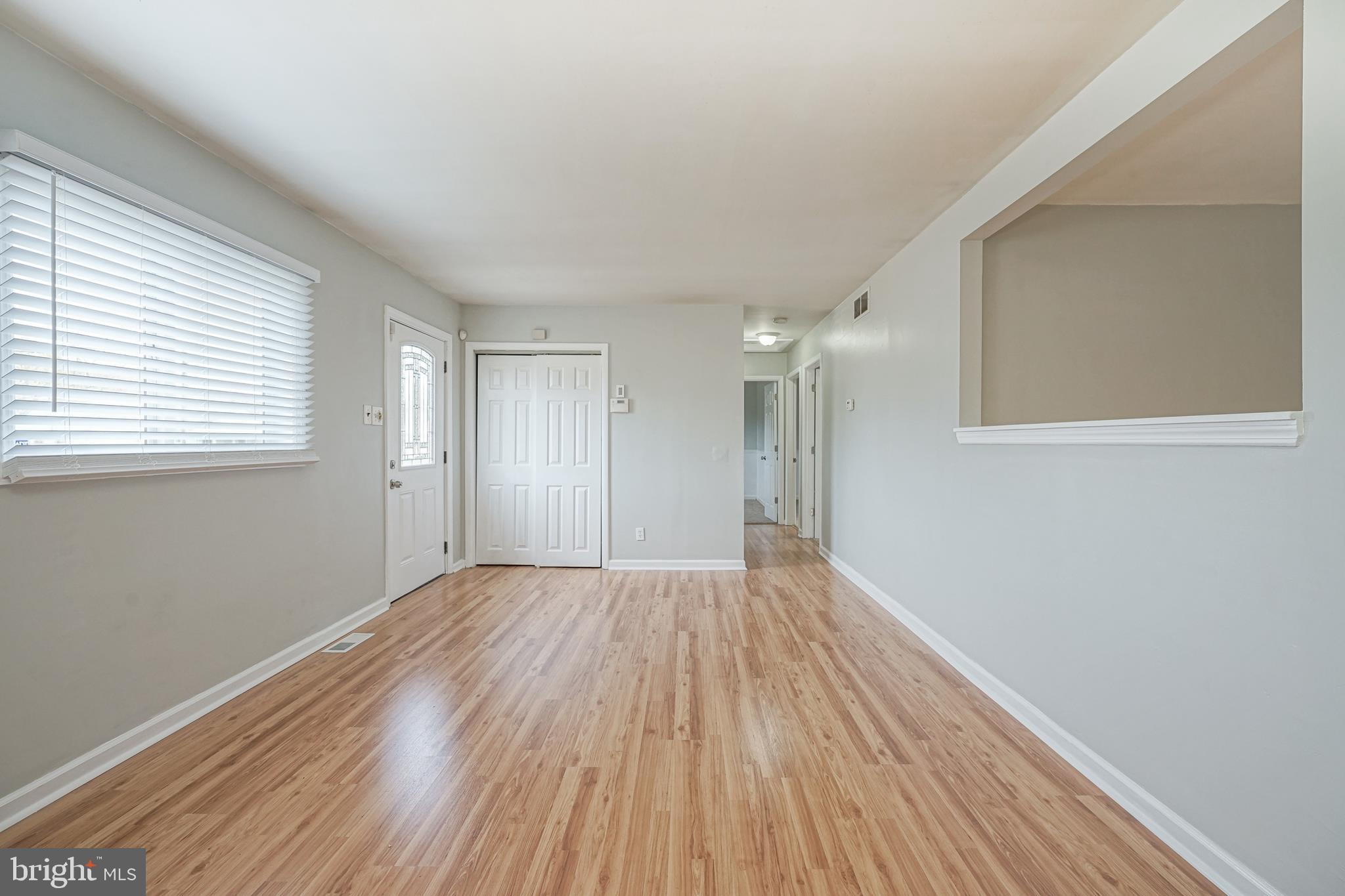 211 Baldwin Road Glassboro, NJ 08028 - Photo 5 of 25 Living Room