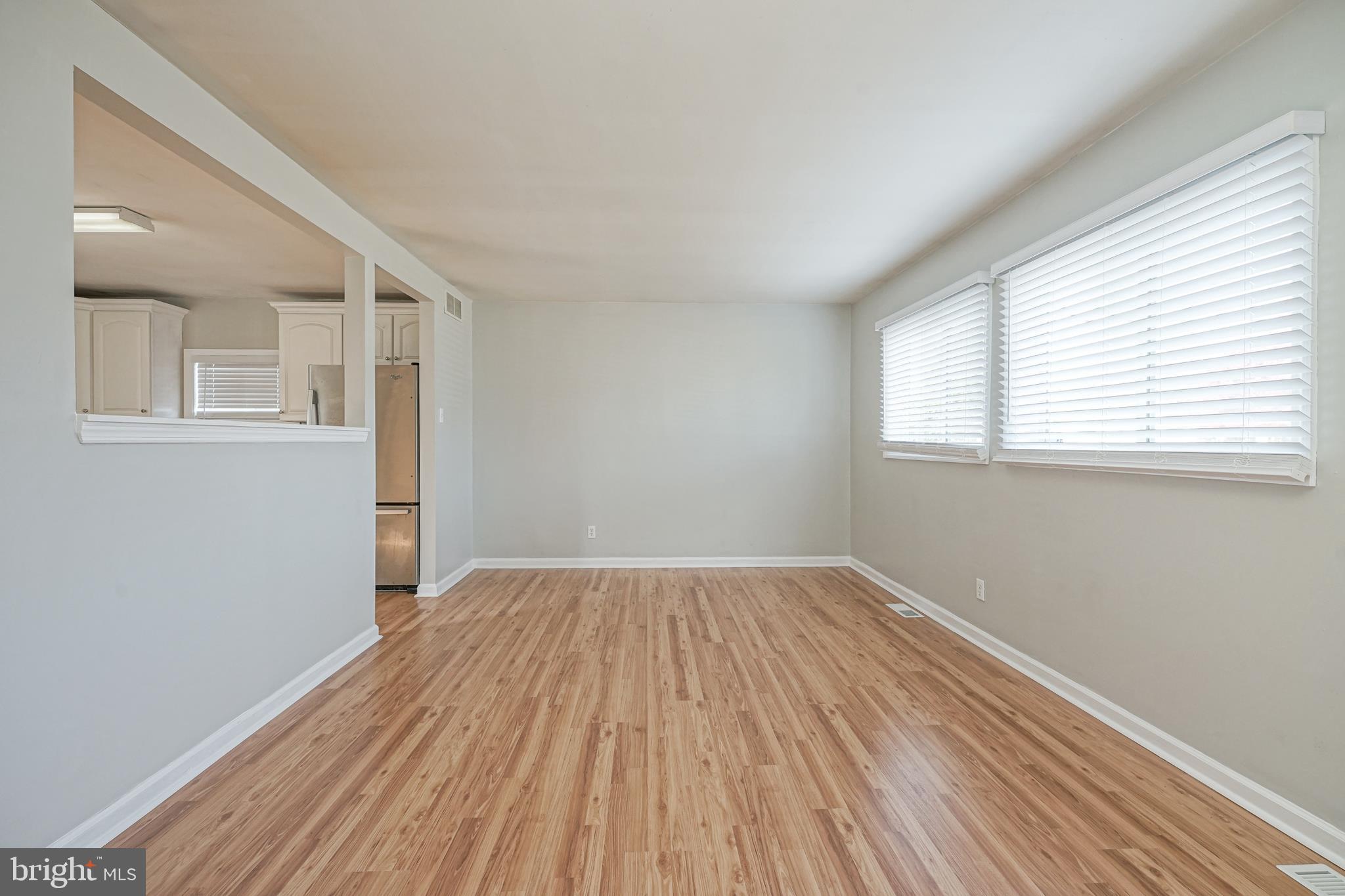 211 Baldwin Road Glassboro, NJ 08028 - Photo 6 of 25 Living Room