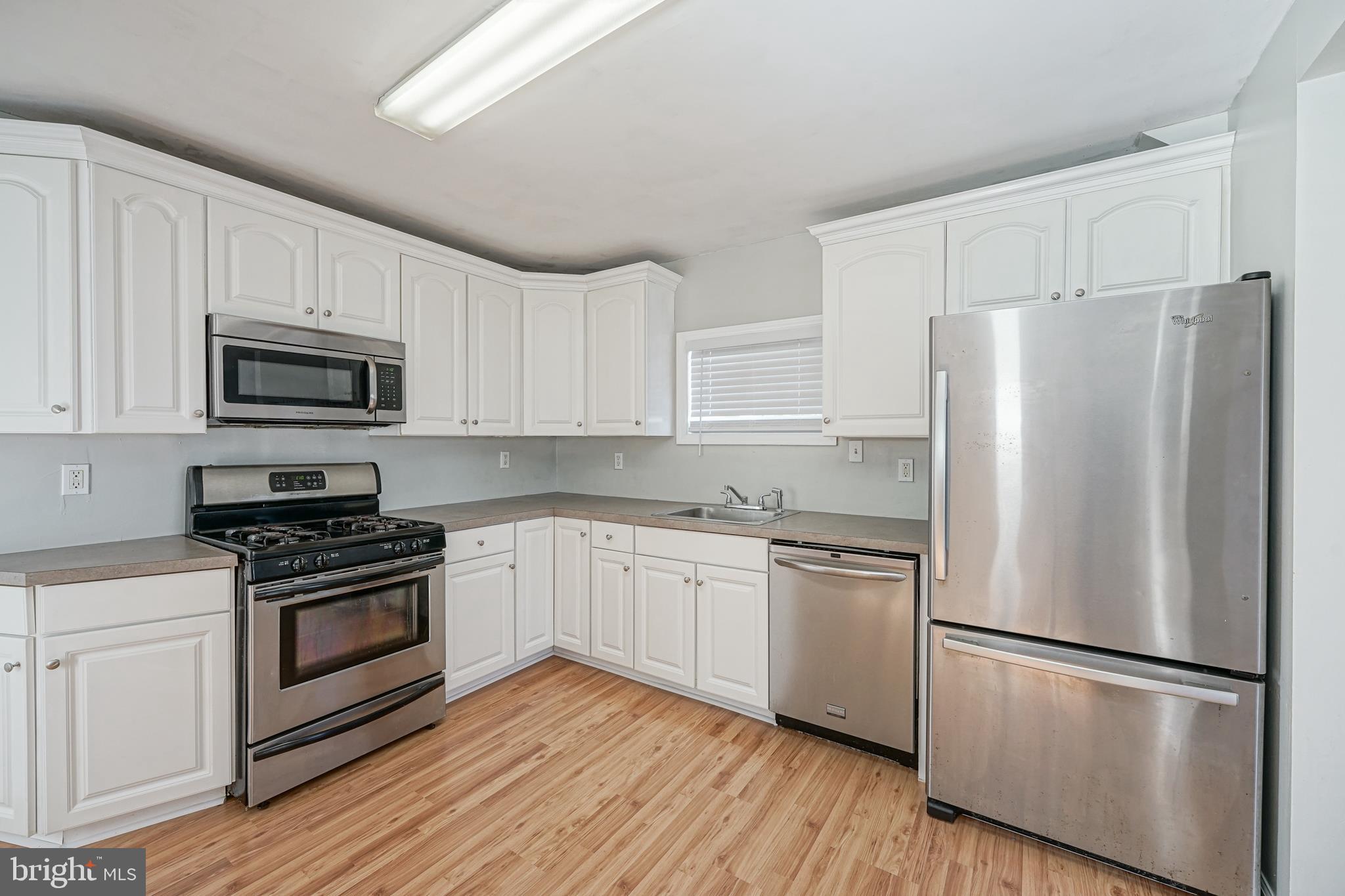 211 Baldwin Road Glassboro, NJ 08028 - Photo 8 of 25 Kitchen w/ SS Appliances