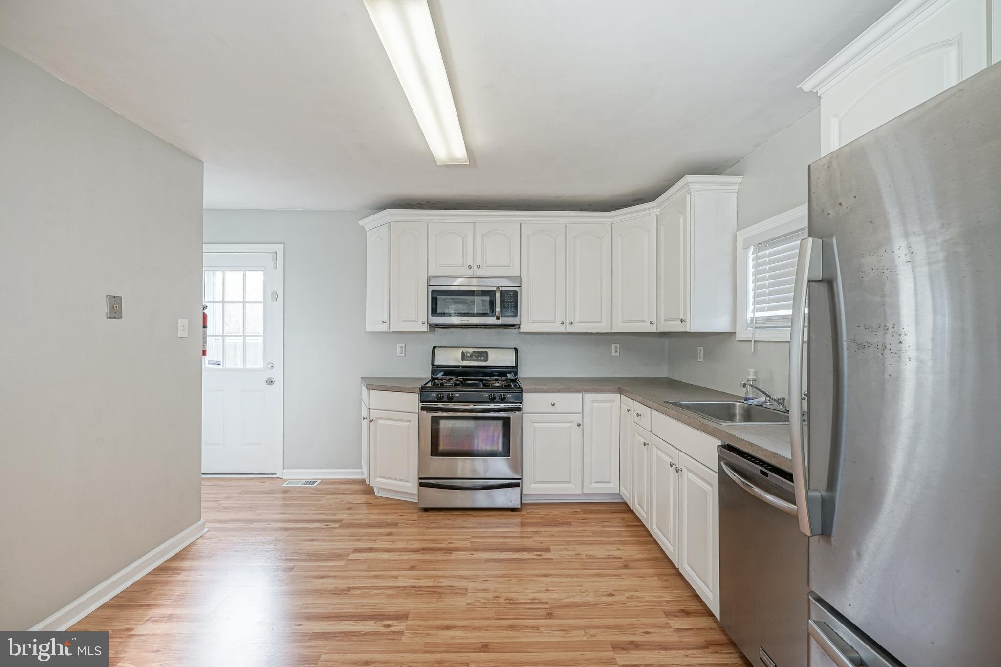 211 Baldwin Road Glassboro, NJ 08028 - Photo 10 of 25 Eat- in Kitchen