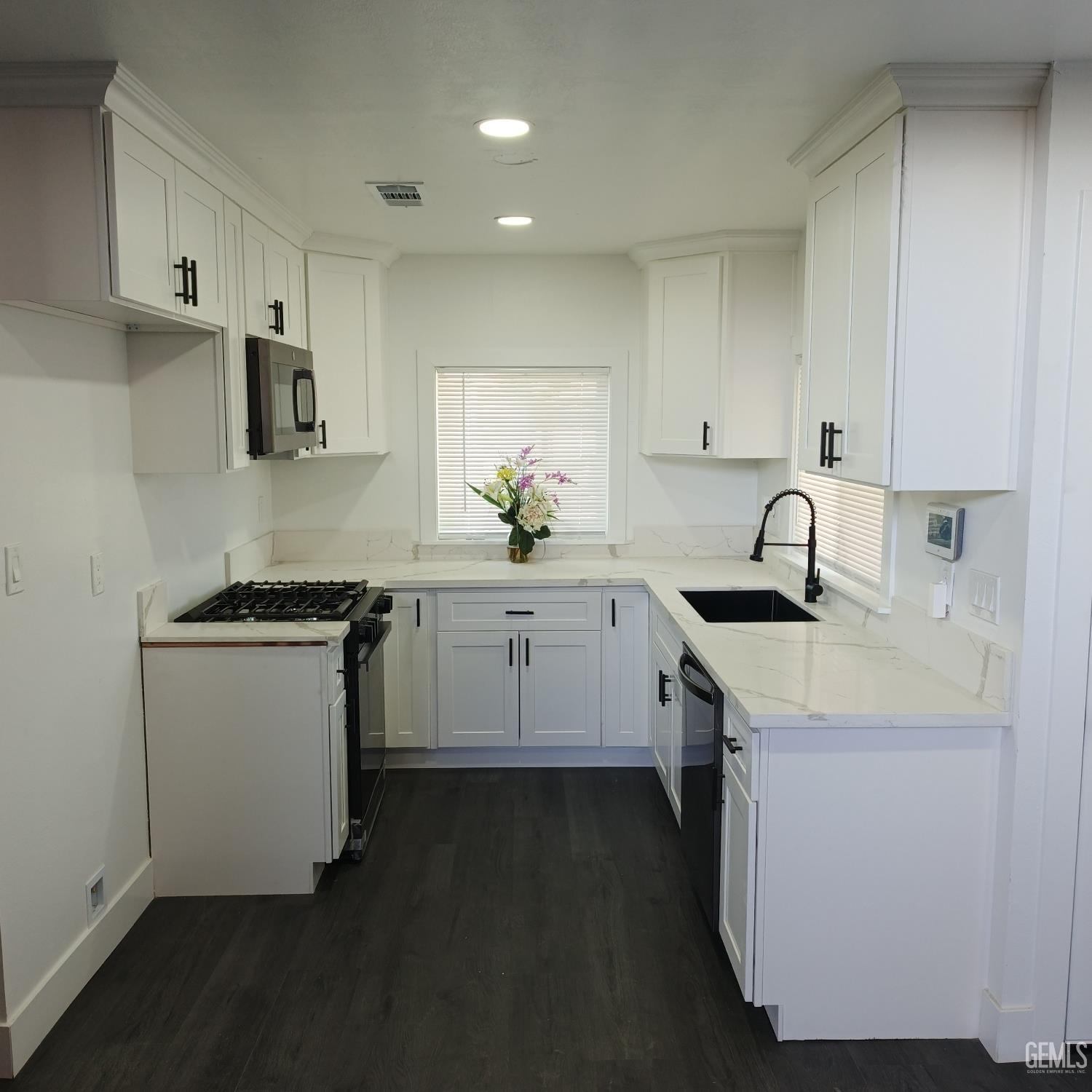 Undisclosed Address Bakersfield, CA 93312 - Photo 2 of 36