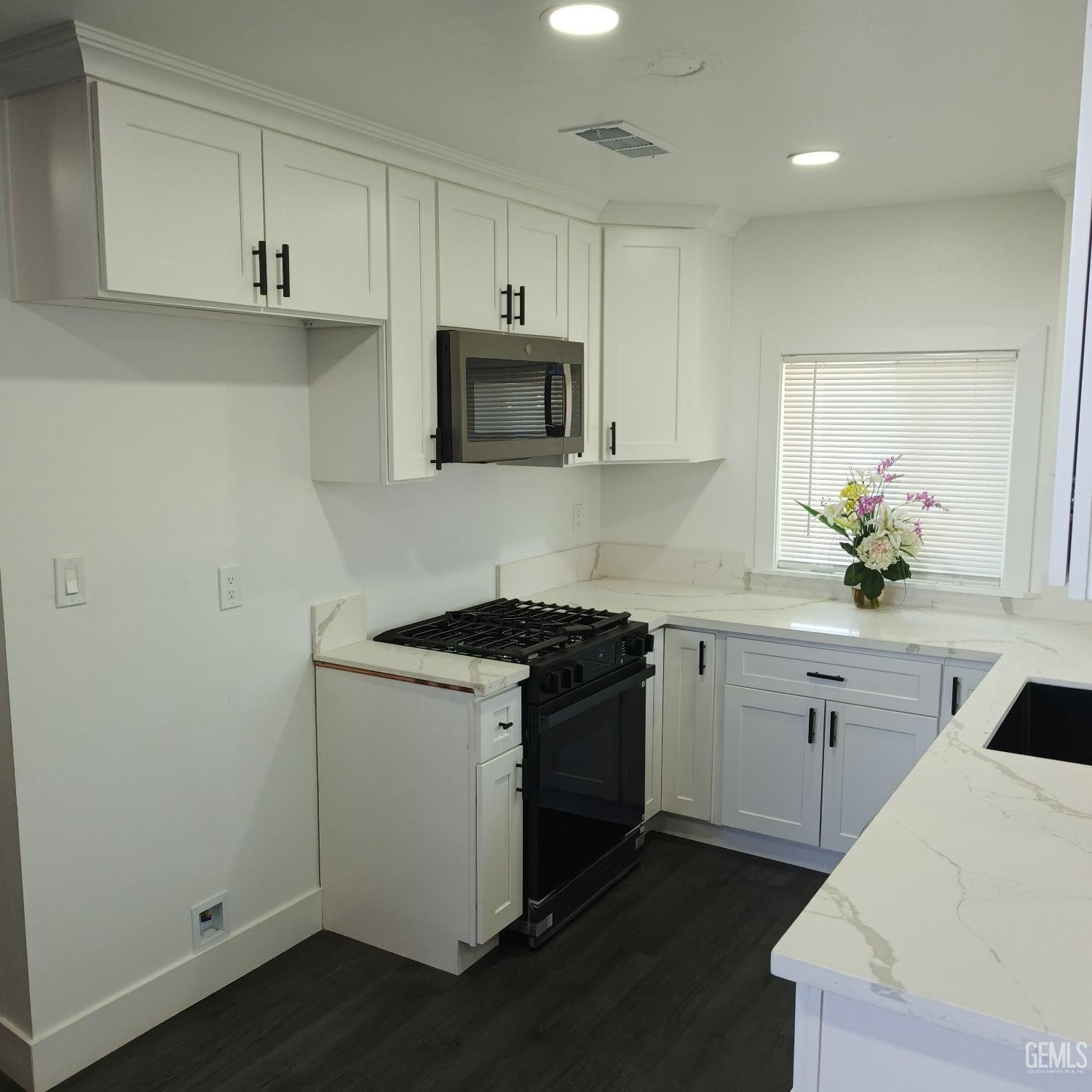 Undisclosed Address Bakersfield, CA 93312 - Photo 4 of 36