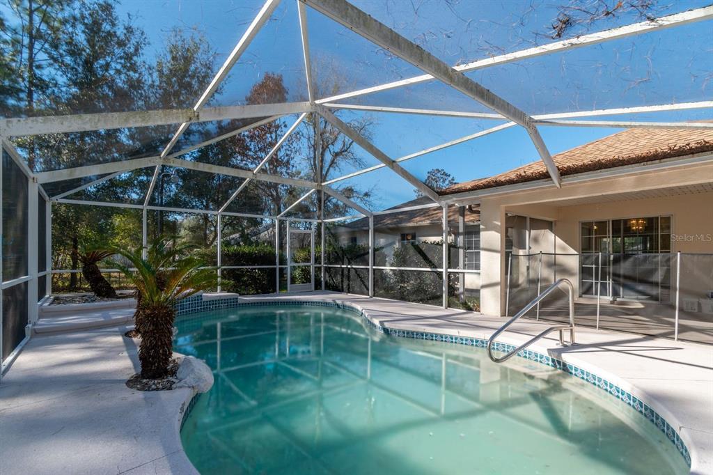 10795 Southwest 53rd Circle Ocala, FL 34476 - Photo 38 of 47 a view of a chairs and table in the patio