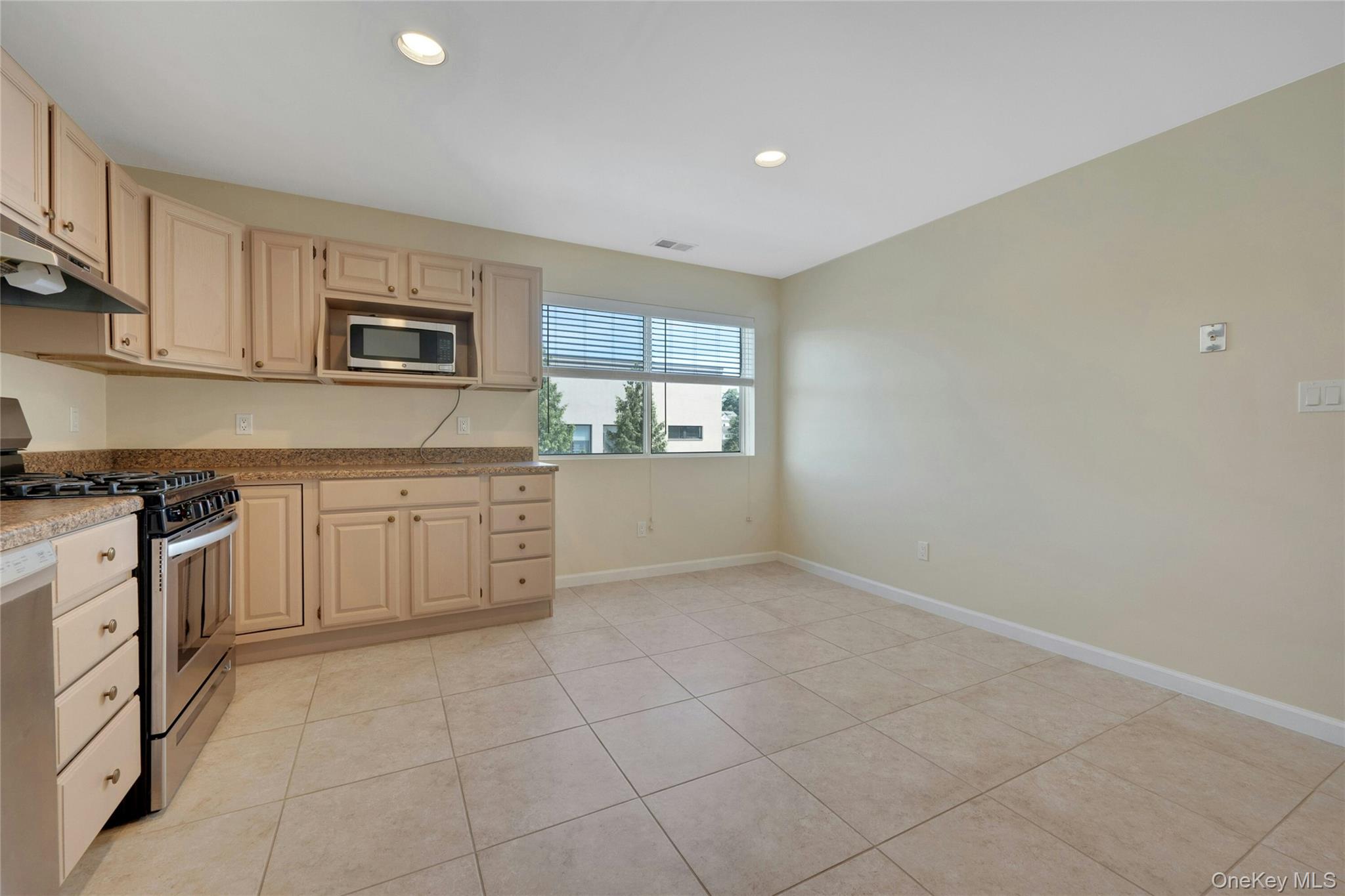 19 Edison Place, Unit 2 Port Chester, NY 10573 - Photo 9 of 23