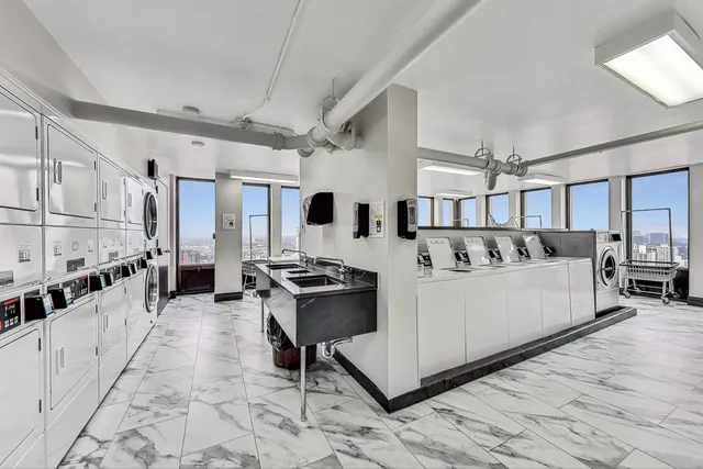 $1,000,000 | 100 East Walton Street, Unit 42F, Chicago, IL 60611