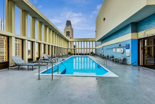 $1,000,000 | 100 East Walton Street, Unit 42F, Chicago, IL 60611