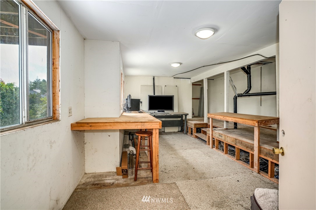 527 224 Place Southeast Bothell, WA 98021 - Photo 21 of 23 a view of a room with furniture and window