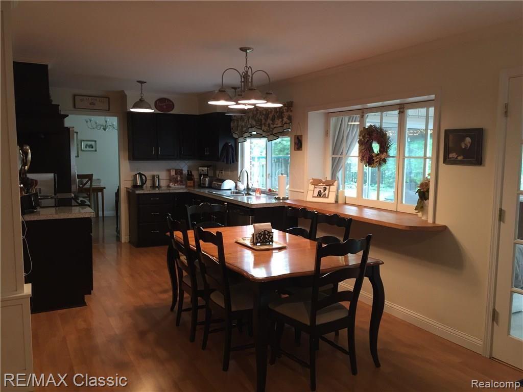 22415 Chestnut Tree Novi, MI 48375 - Photo 11 of 28 CHESTNUT TREE EATING AREA.jpg