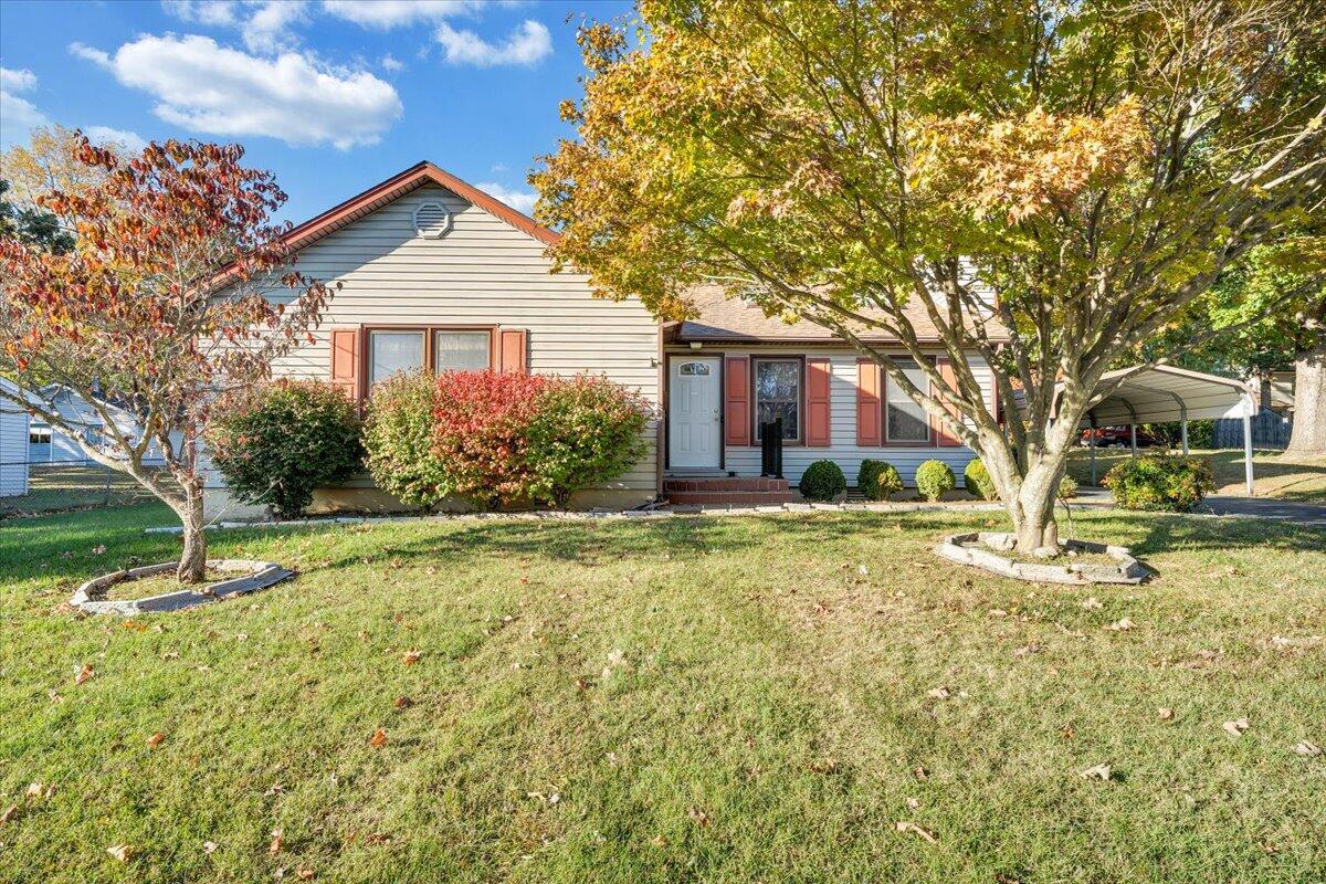 1900 Kiska Road Salem, VA 24153 - Photo 1 of 43 a front view of a house with garden