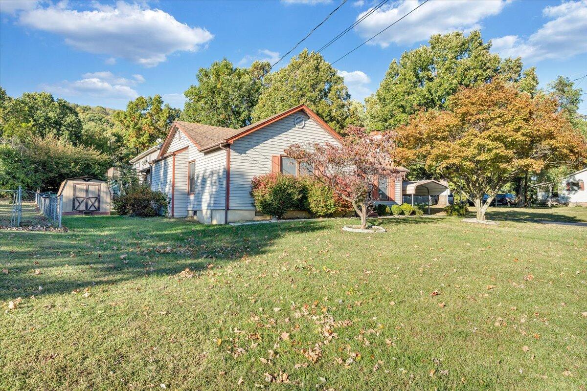 1900 Kiska Road Salem, VA 24153 - Photo 35 of 43 a front view of house with yard and green space