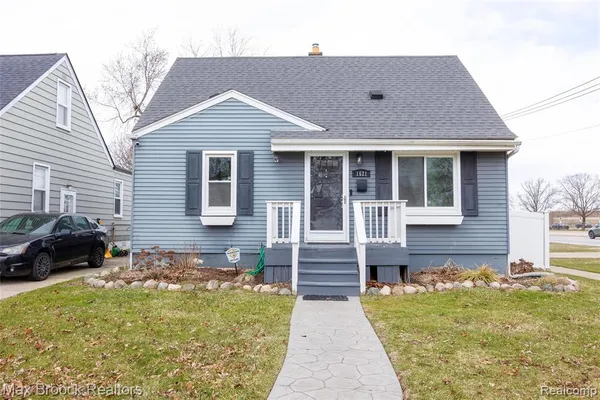 $1,975 | 1621 Whitcomb Avenue, Royal Oak, MI 48073