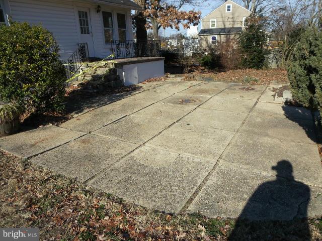 7604 North Point Road Baltimore, MD 21219 - Photo 13 of 13 a view of entryway of a house