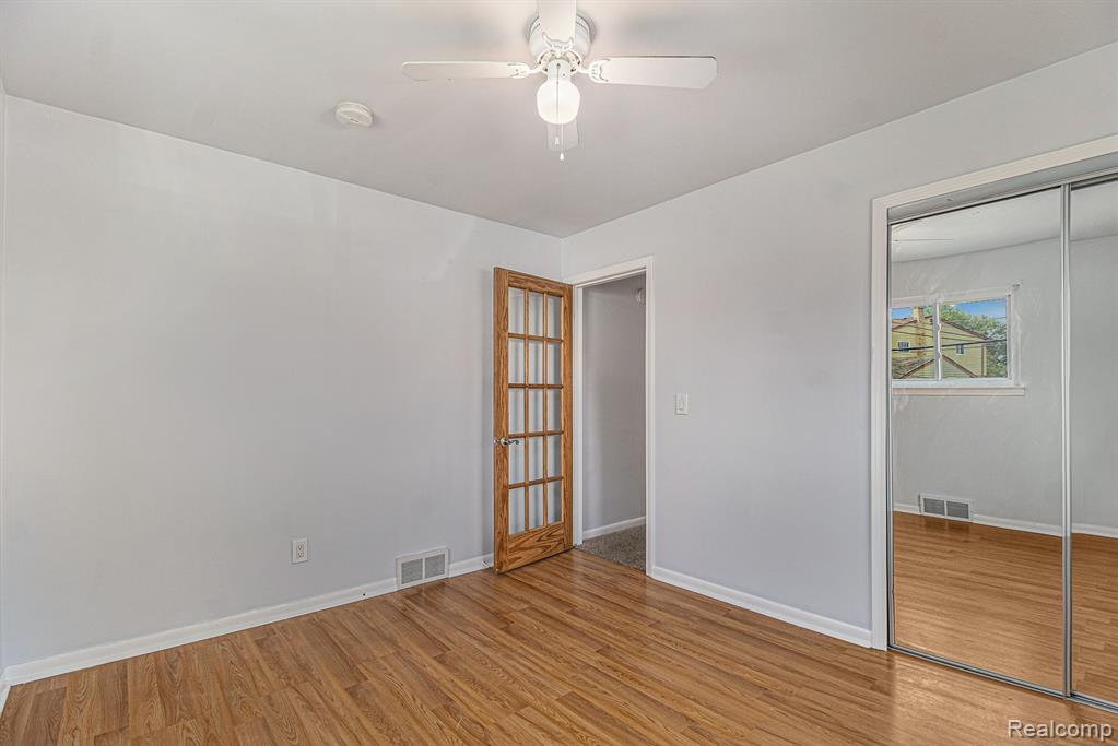 26842 Ford Road Dearborn Heights, MI 48127 - Photo 21 of 36