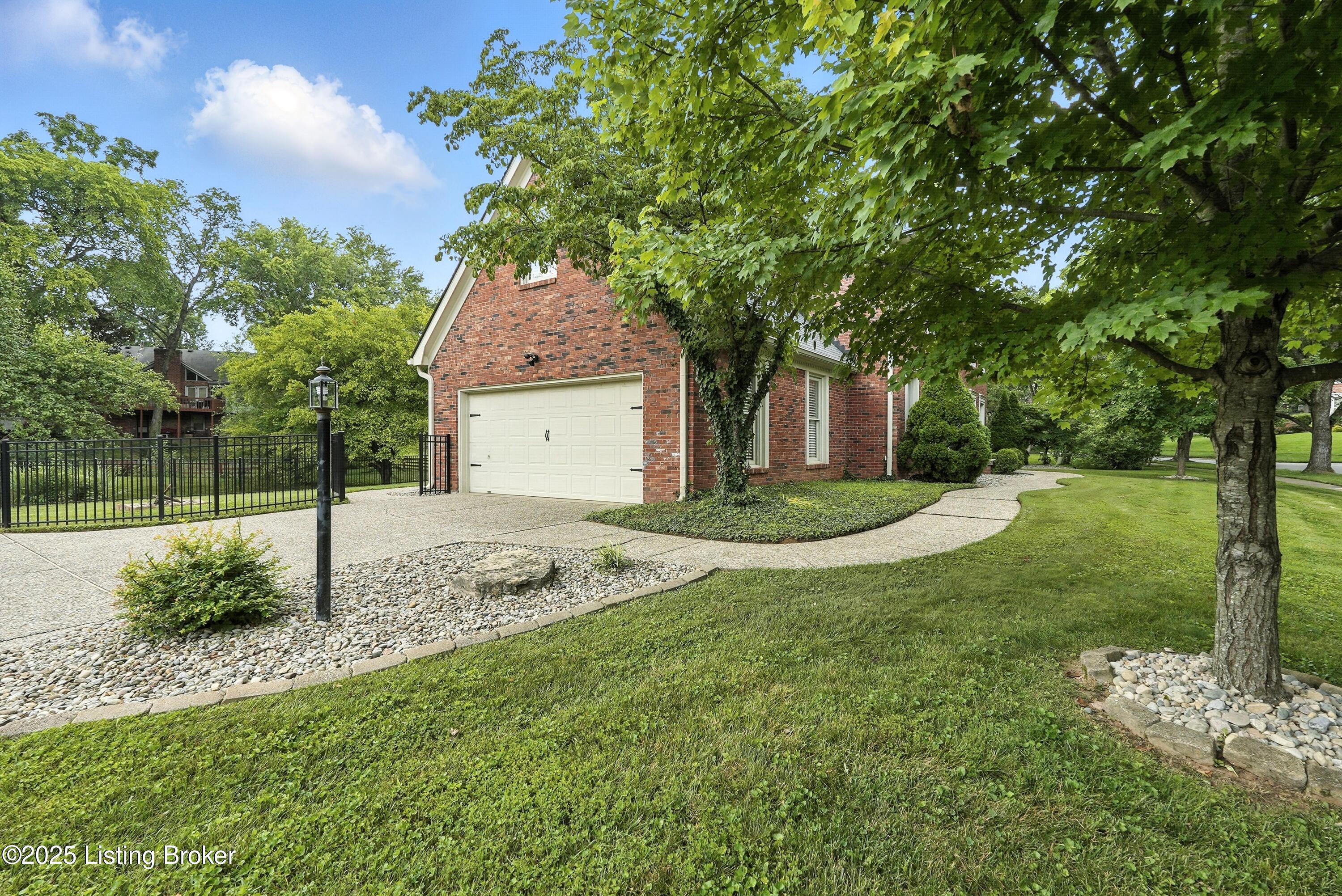 12512 Kirkham Road Louisville, KY 40299 - Photo 4 of 61 12512kirkham_louisvillerealestatemedia_0