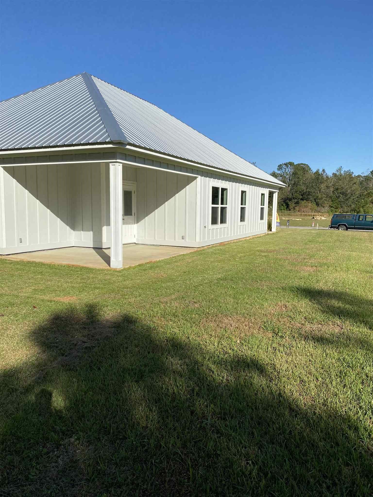 8160 Carmel Circle Foley, AL 36535 - Photo 5 of 11 Back patio