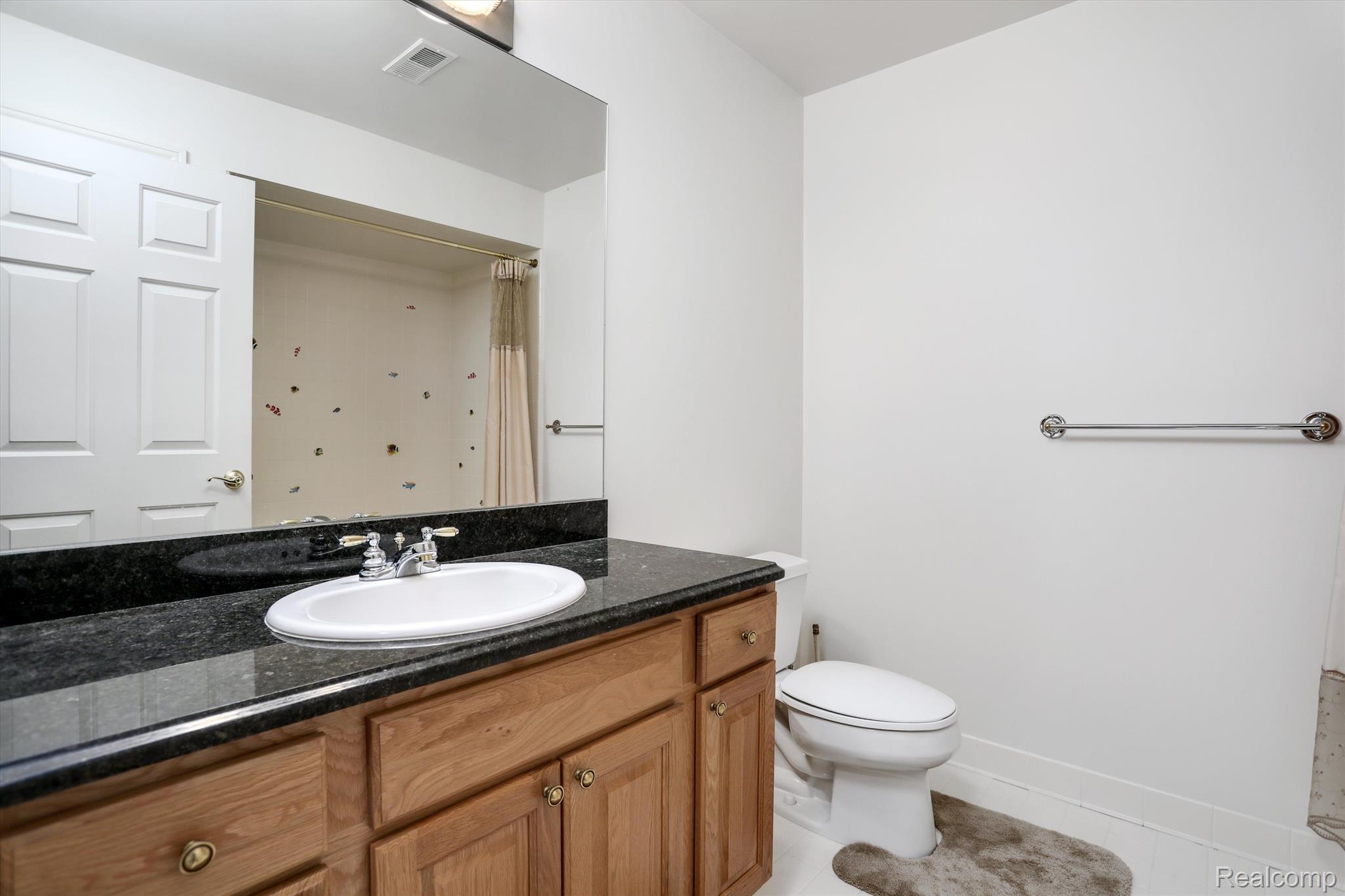 4703 Oakhurst Ridge Road Clarkston, MI 48348 - Photo 34 of 41 Upper Level 3rd Full Bathroom