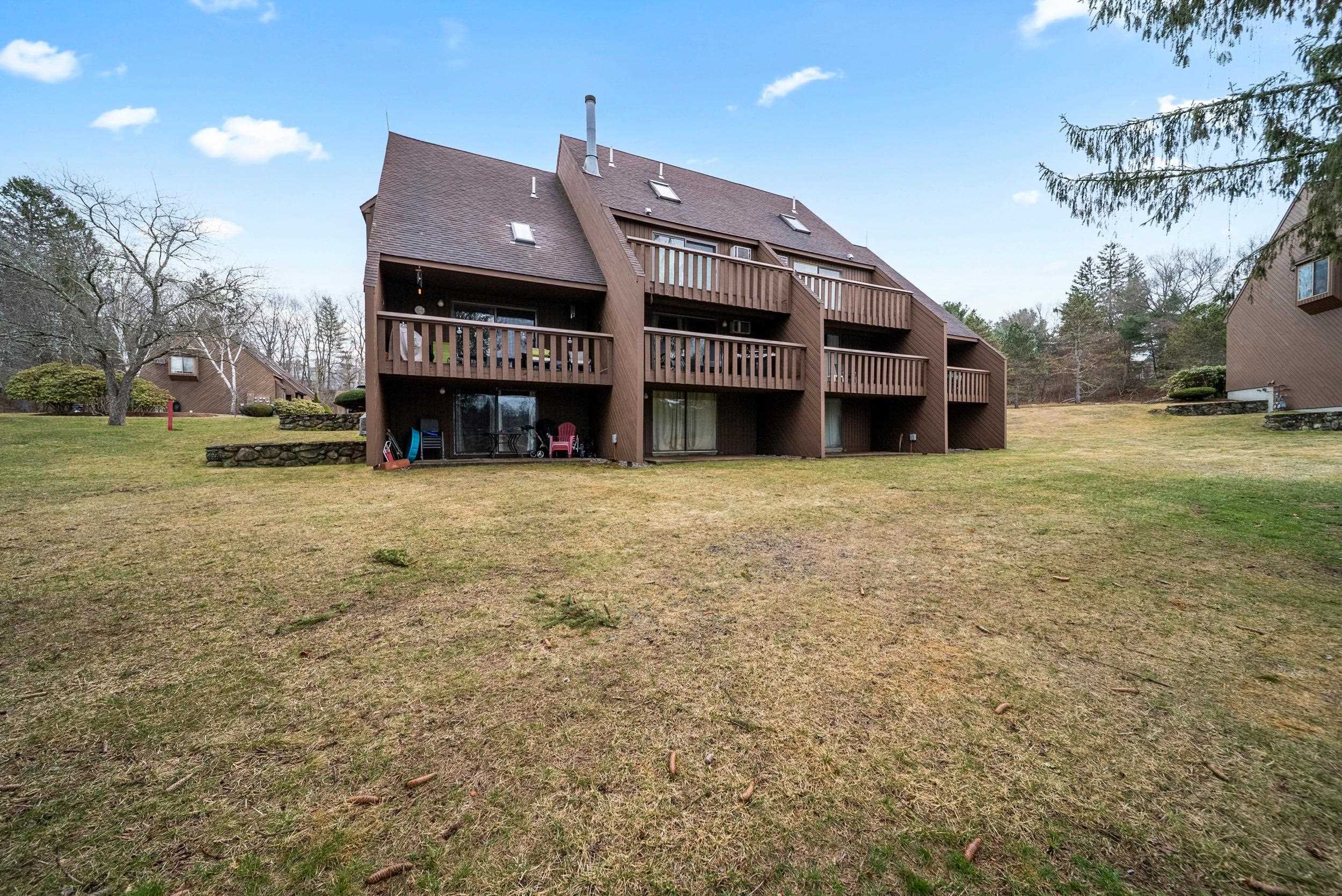 30 Spring Cove Road Nashua, NH 03062 - Photo 2 of 38