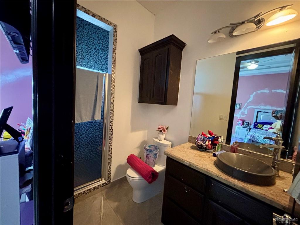 404 South Resplandor Street Mission, TX 78572 - Photo 13 of 19 a bathroom with a sink vanity and a mirror