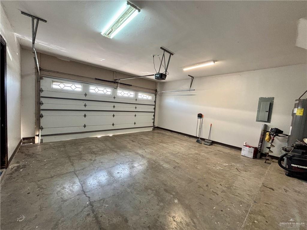 404 South Resplandor Street Mission, TX 78572 - Photo 17 of 19 a view of a garage room