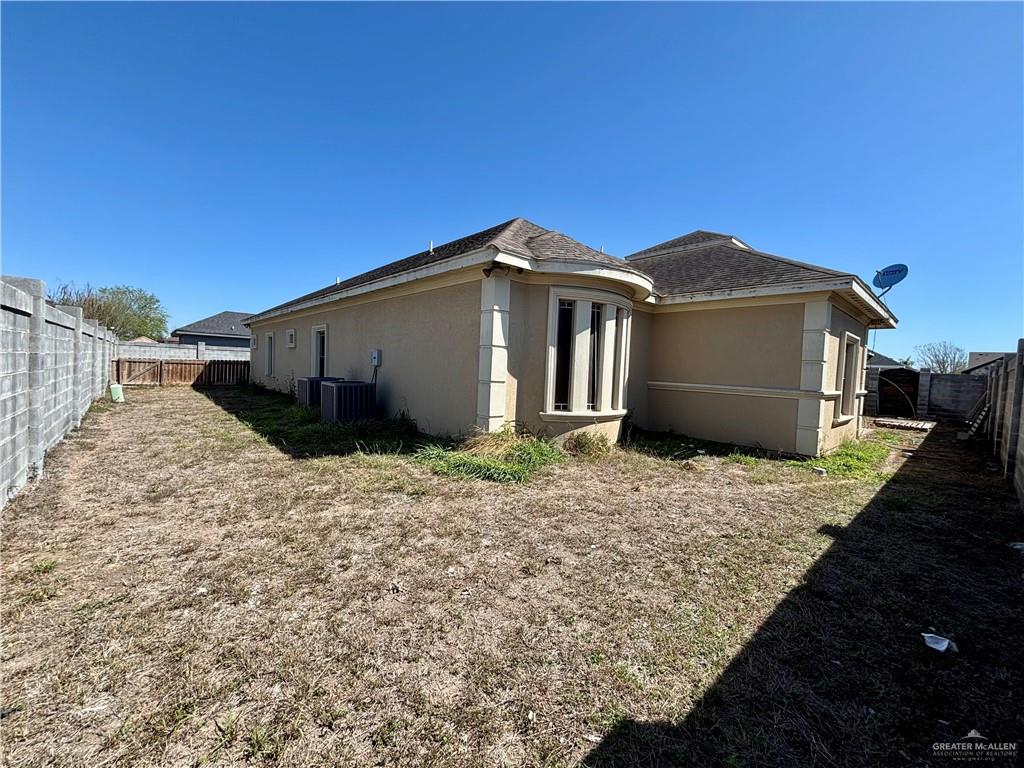 404 South Resplandor Street Mission, TX 78572 - Photo 18 of 19 a front view of a house with a yard