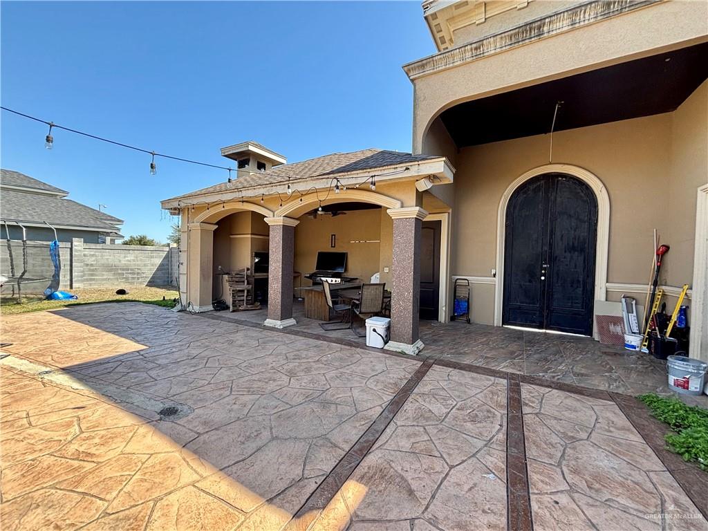 404 South Resplandor Street Mission, TX 78572 - Photo 3 of 19 a view of a house with a porch