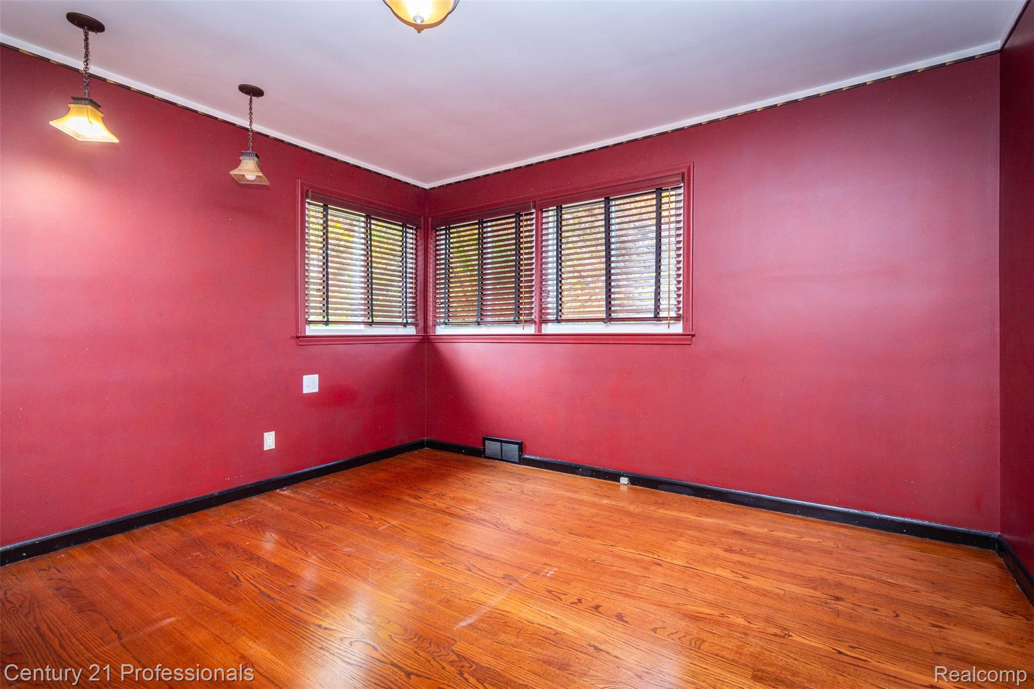 4133 Amherst Road Royal Oak, MI 48073 - Photo 14 of 33 interior (10).jpg