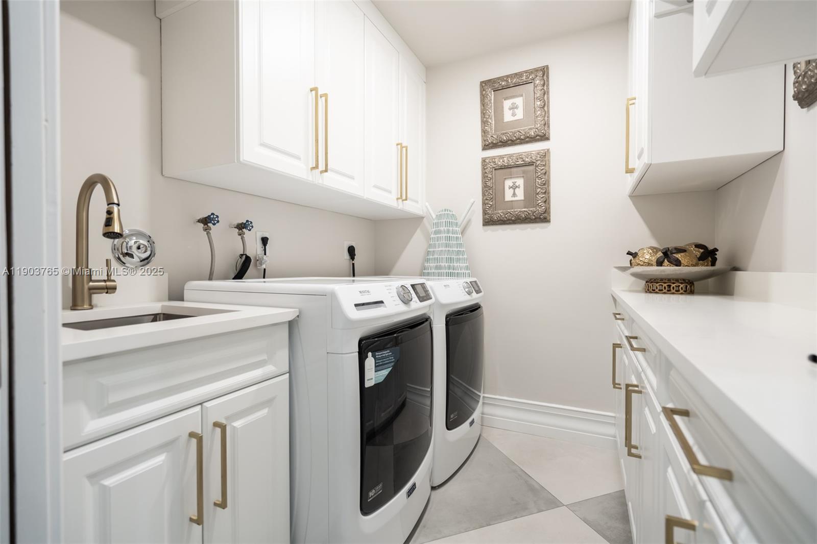 61 Northwest 128th Avenue Plantation, FL 33325 - Photo 17 of 24 a utility room with sink dryer and washer
