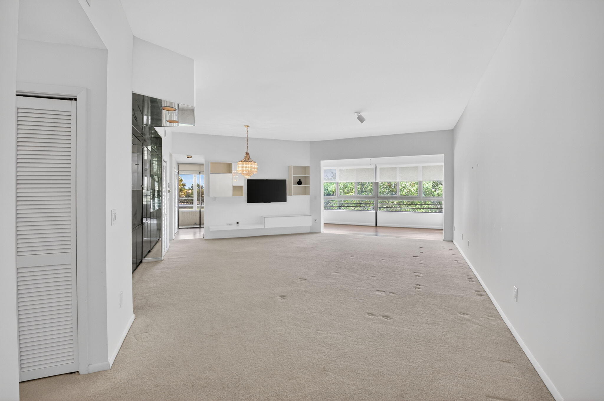 7460 La Paz Boulevard, Unit 306 Boca Raton, FL 33433 - Photo 6 of 64 5-web-or-mls-DSC_2394