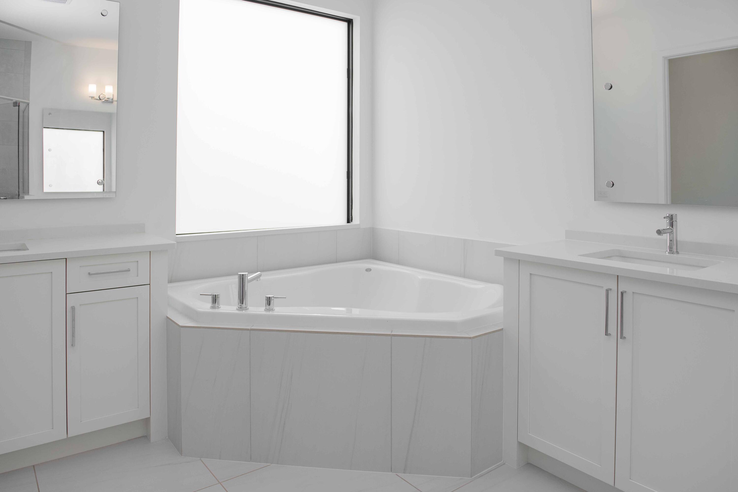 17035 Wandering Wave Avenue Boca Raton, FL 33496 - Photo 20 of 28 PRIMARY MASTER TUB