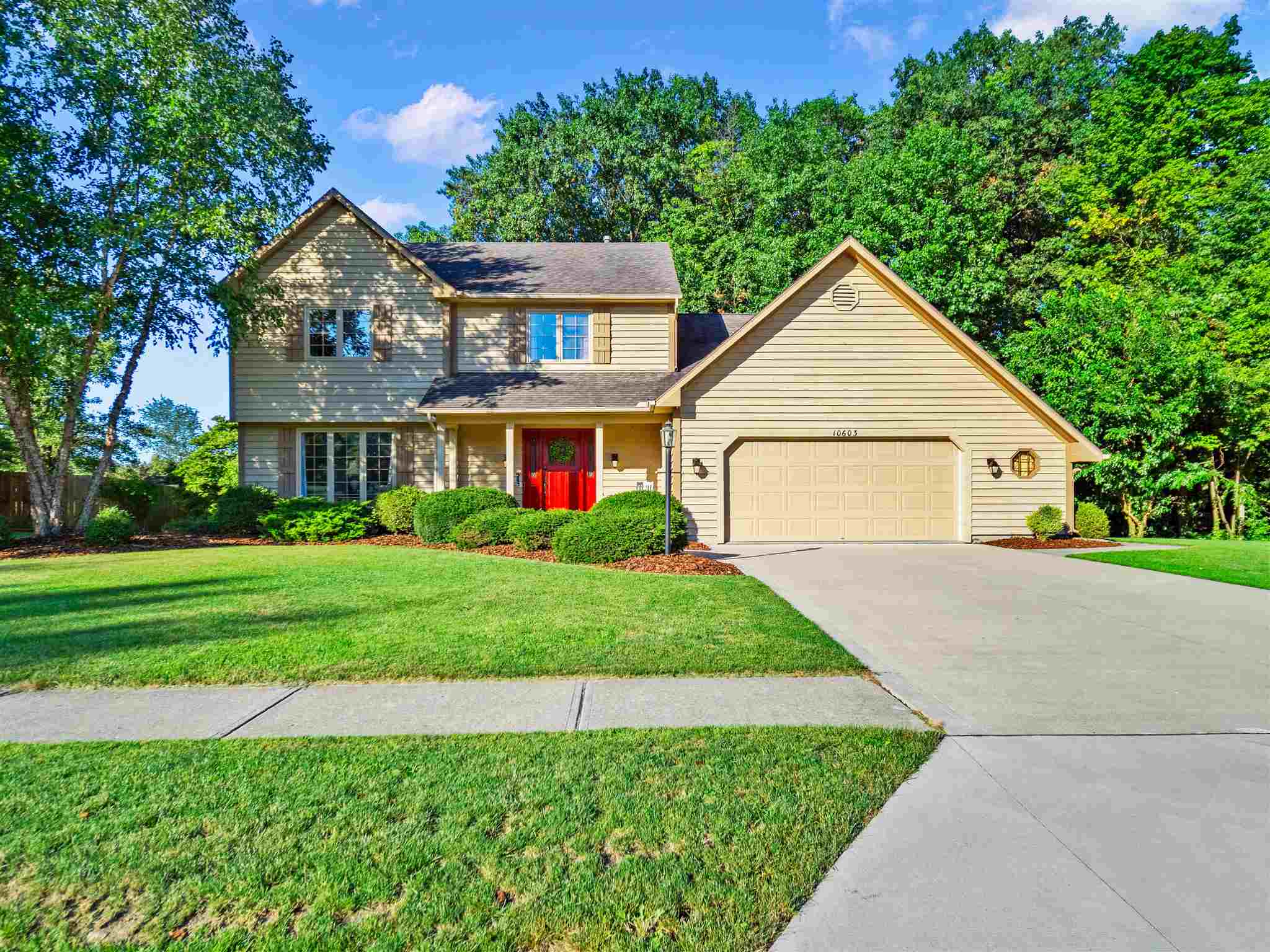 10603 Oak Trail Road Fort Wayne, IN 46845 - Photo 1 of 36