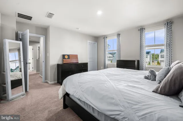 a view of a swimming pool and lake