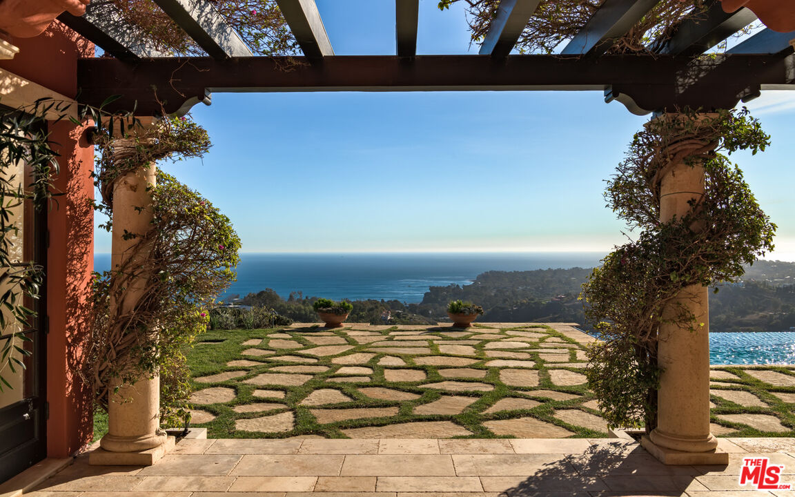 6093 Murphy Way Malibu, CA 90265 - Photo 22 of 52 a view of a water fountain