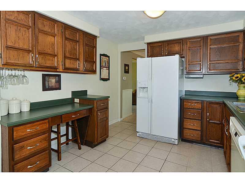 9710 Grosick Road Pittsburgh, PA 15237 - Photo 8 of 20 Kitchen.